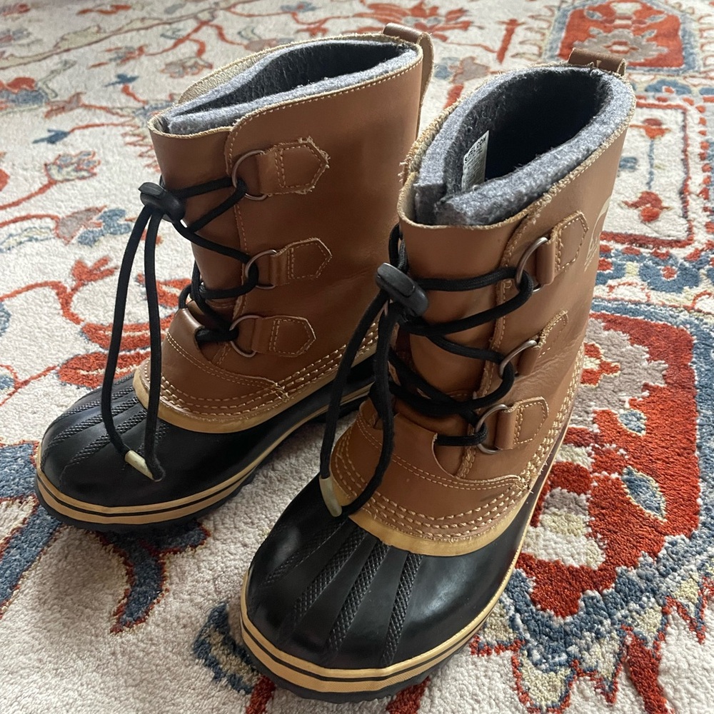 Waterproof Sorel boots, size 4